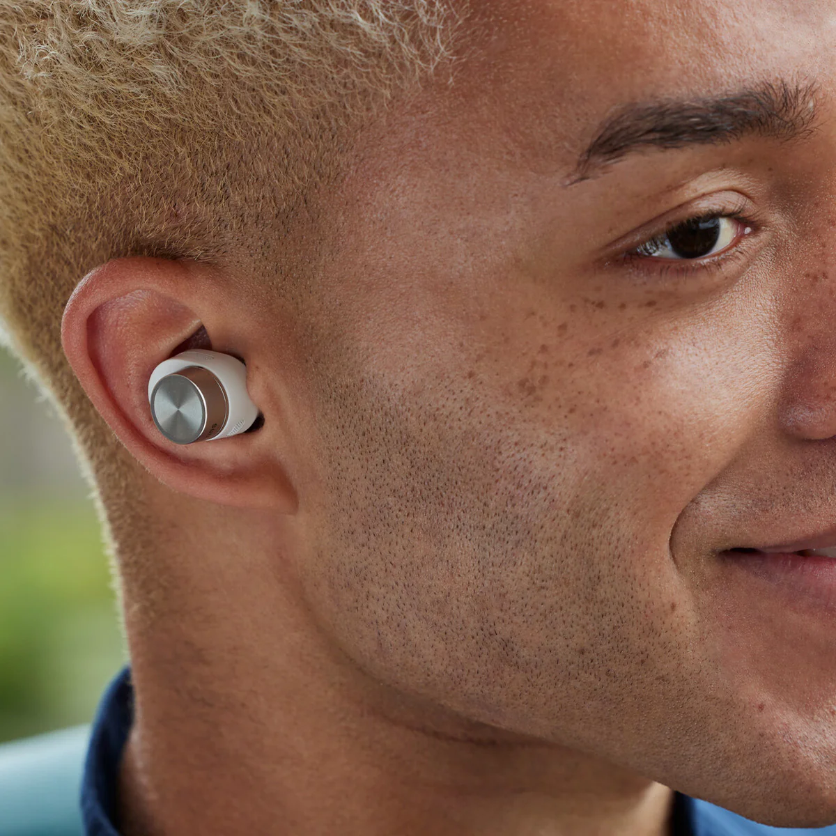 Bowers & Wilkins Pi7 S2 Wireless In-Ear Headphones - Image 6