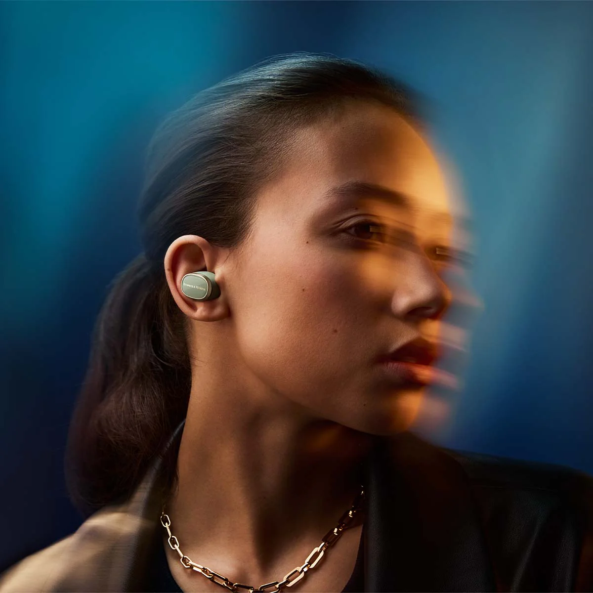 Bowers & Wilkins Pi8 Wireless Earbuds - Image 6