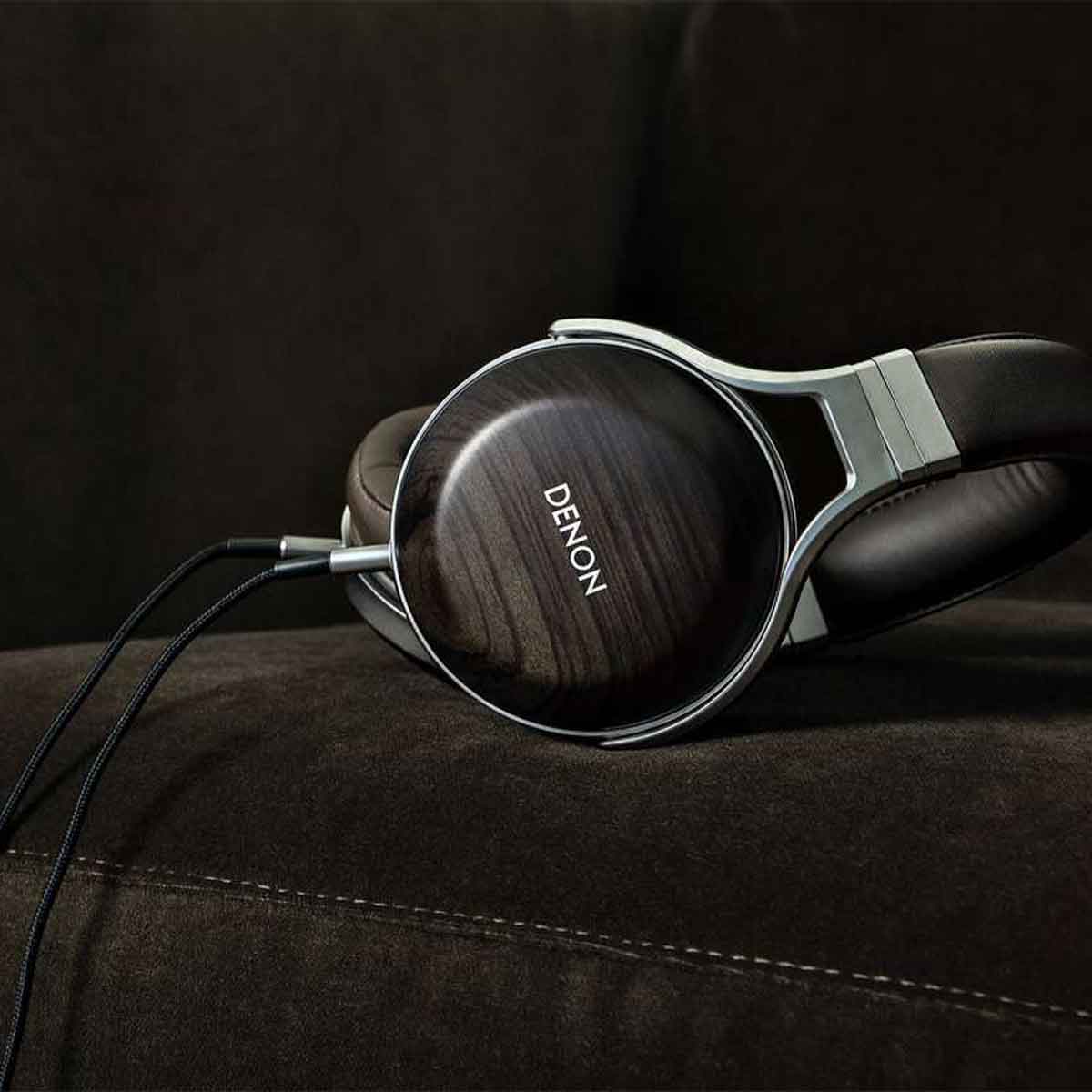 Denon AH-D5200 Closed-Back Headphones - Image 9