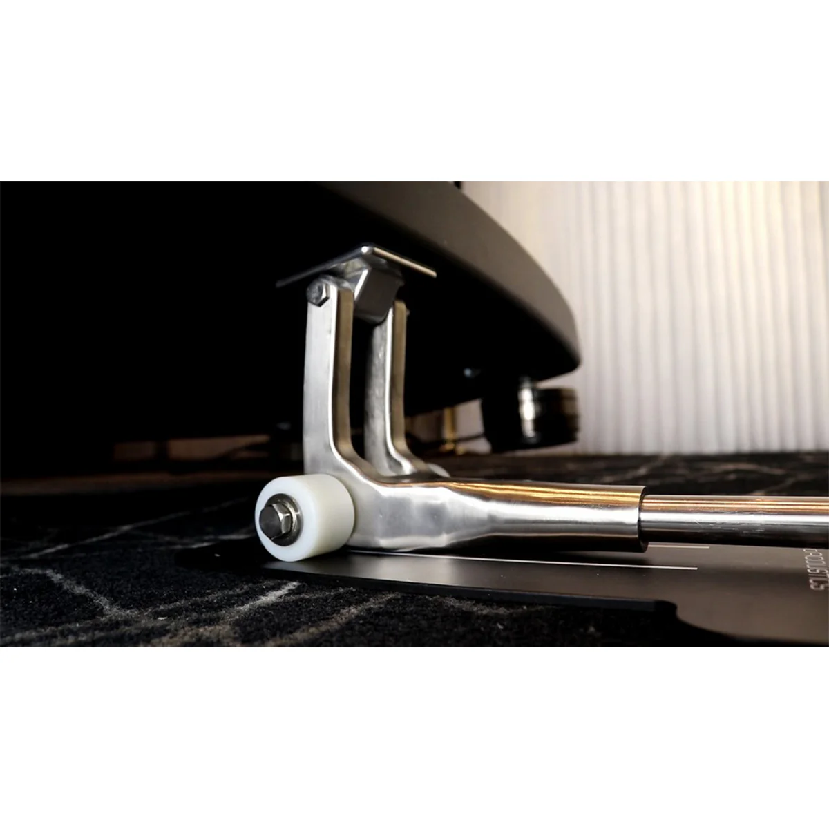 Isoacoustics F1 Speaker Jack - Image 5
