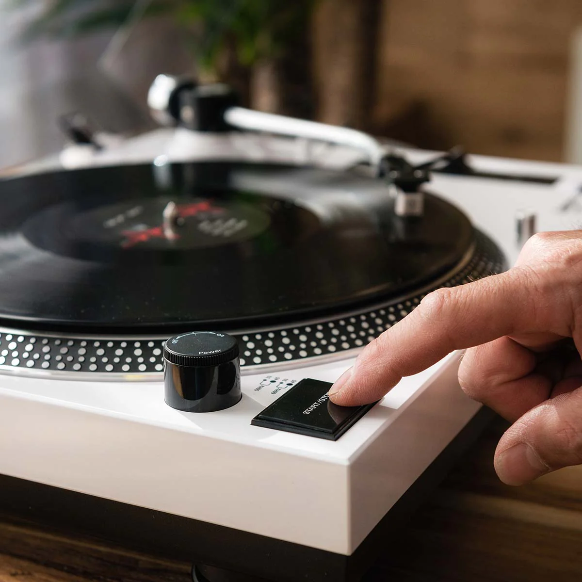 Lenco L-3810 Direct-Drive Turntable w/ Pinch Control - Image 13