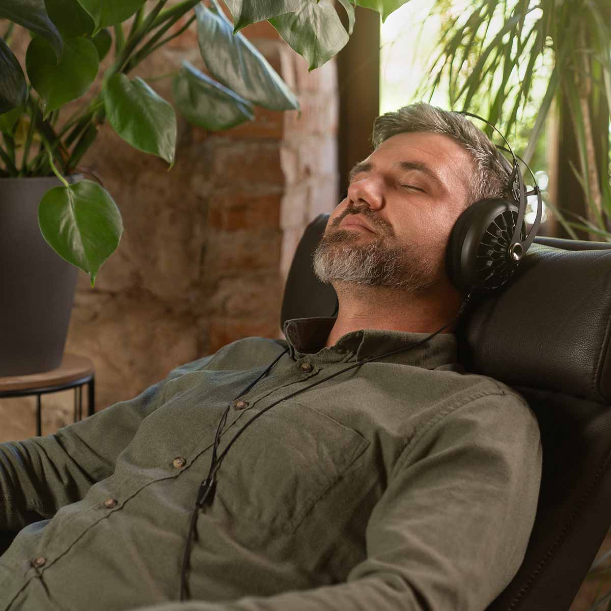 Meze 105 AER Open-Back Headphones - Image 8