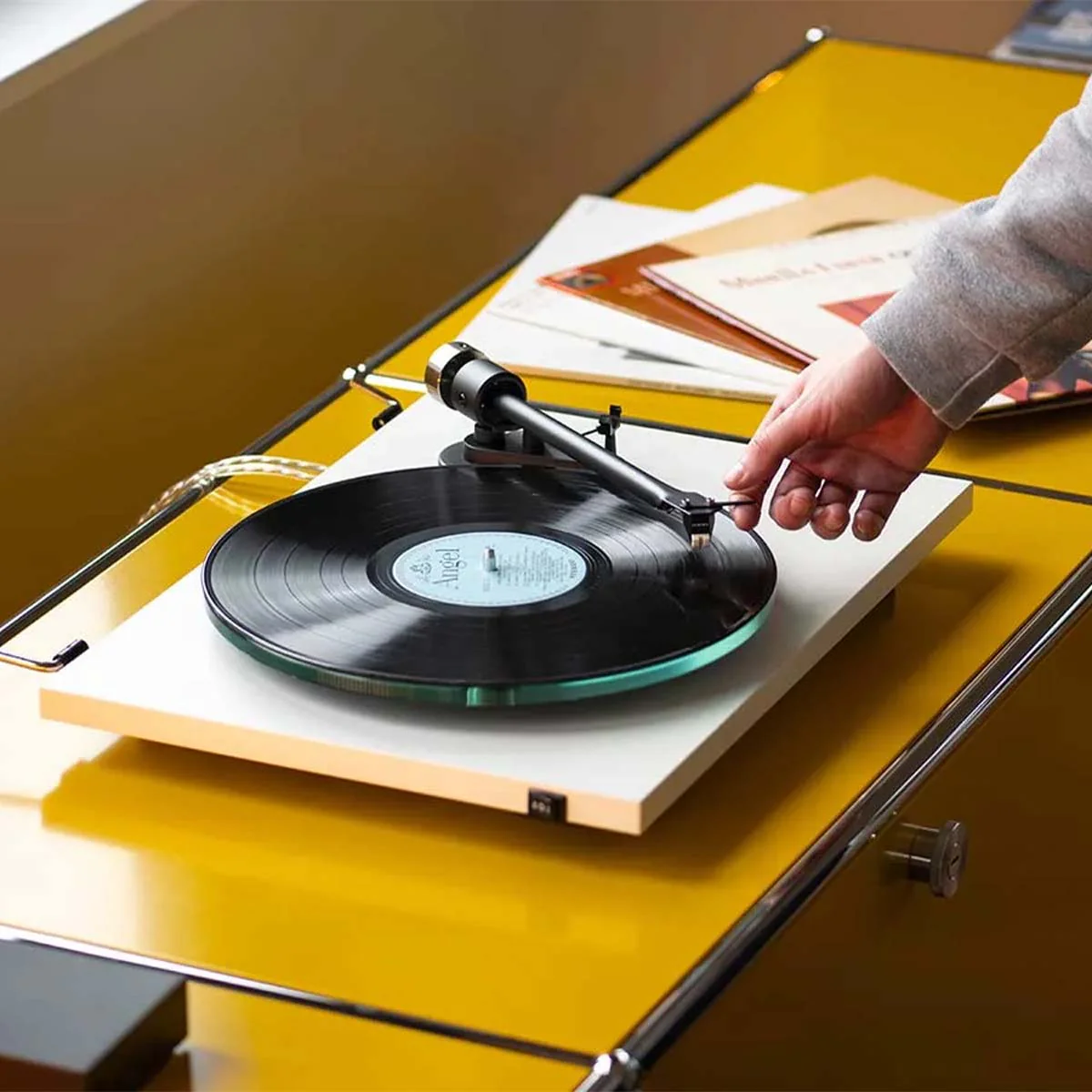 Pro-Ject T2 Hi-Fi Turntable - Image 7