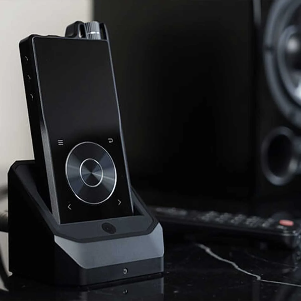 Questyle HB2 Portable Music Player Docking Station - Image 4