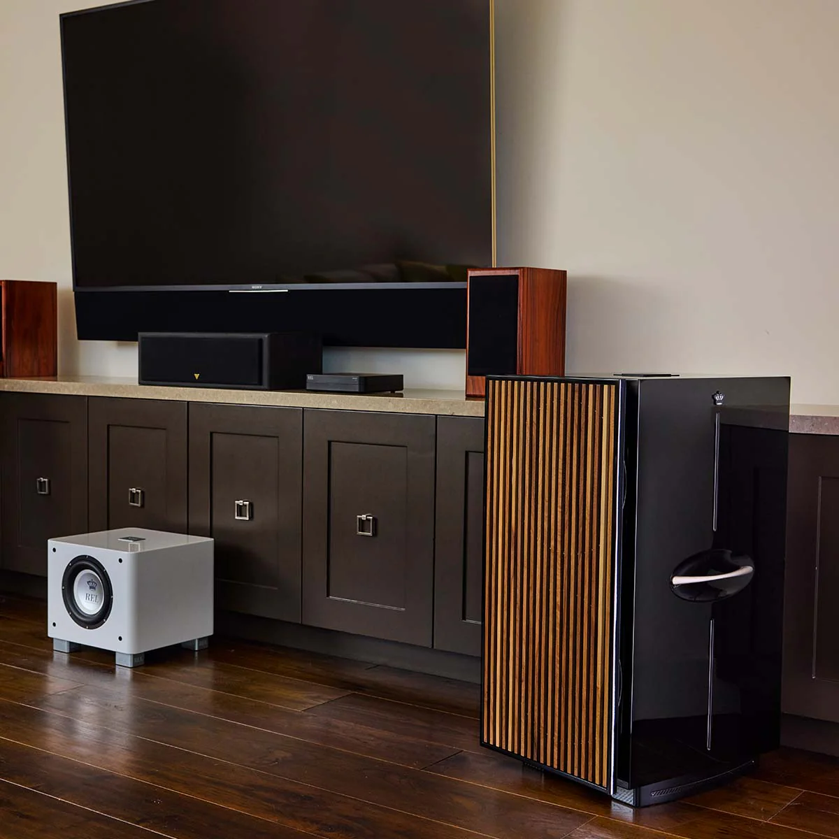 REL 212 Black Label Subwoofer - Black - Image 2