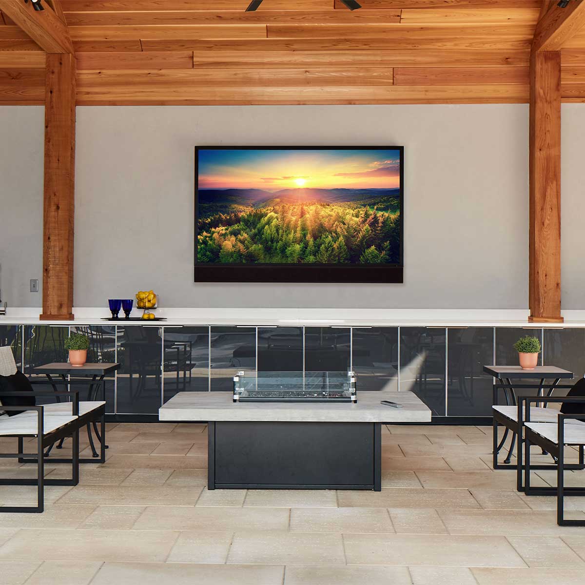 Seura Ultra Bright Series Outdoor 4K UHD TV - Image 7