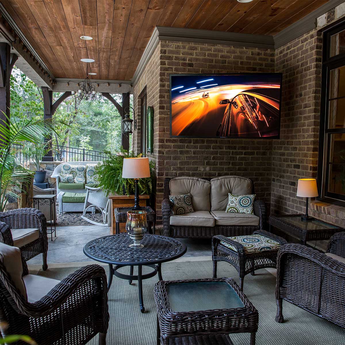 Sunbrite Veranda Full Shade Outdoor 4K HDR LED TV - Image 4