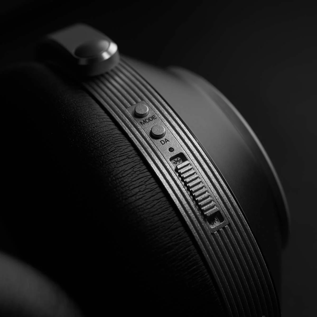 T+A Solitaire T High-Performance Closed-Back Dynamic Headphones - Image 10