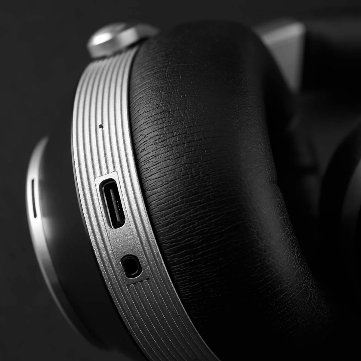 T+A Solitaire T High-Performance Closed-Back Dynamic Headphones - Image 5