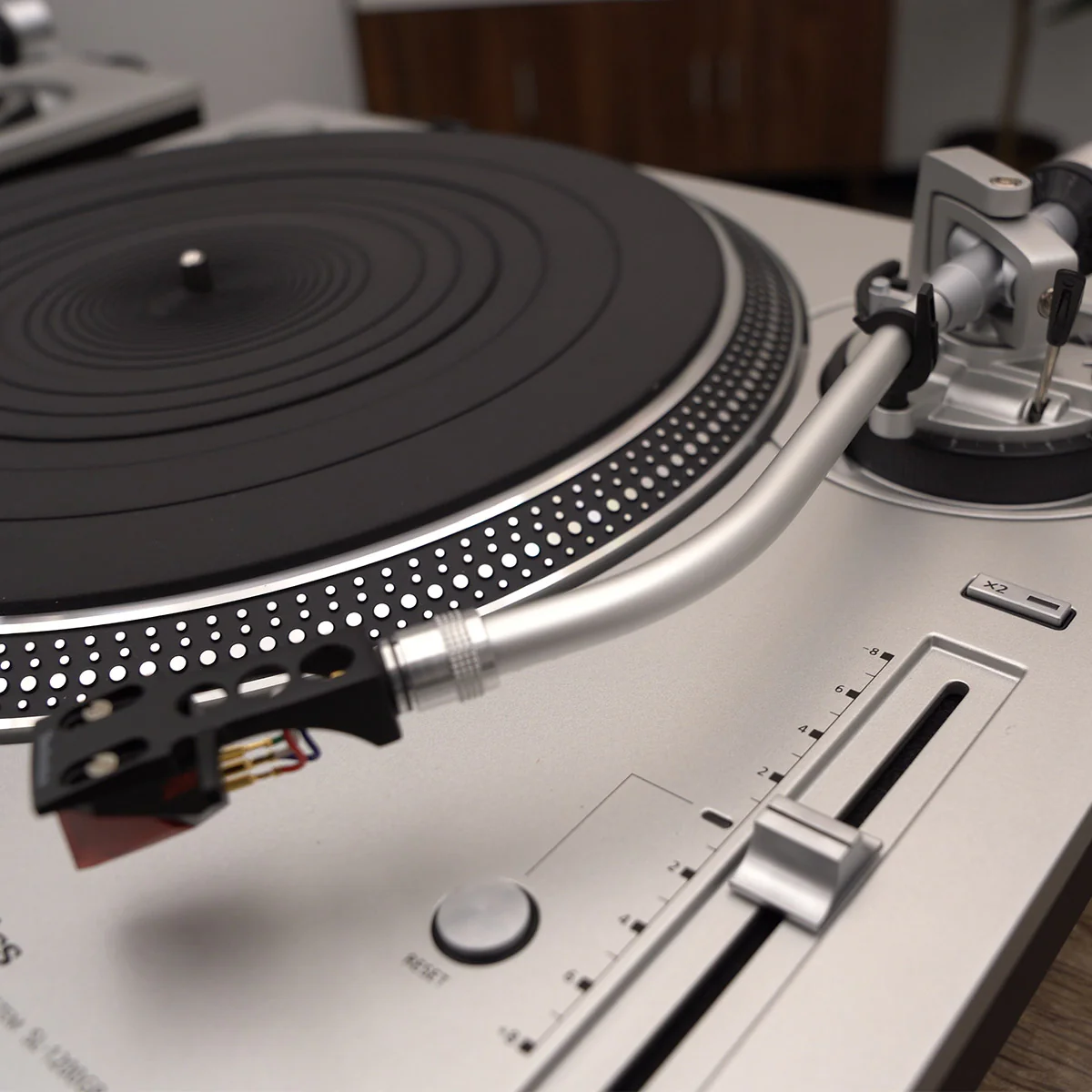 Technics SL-1200GR Single Rotor Coreless Turntable - Image 10