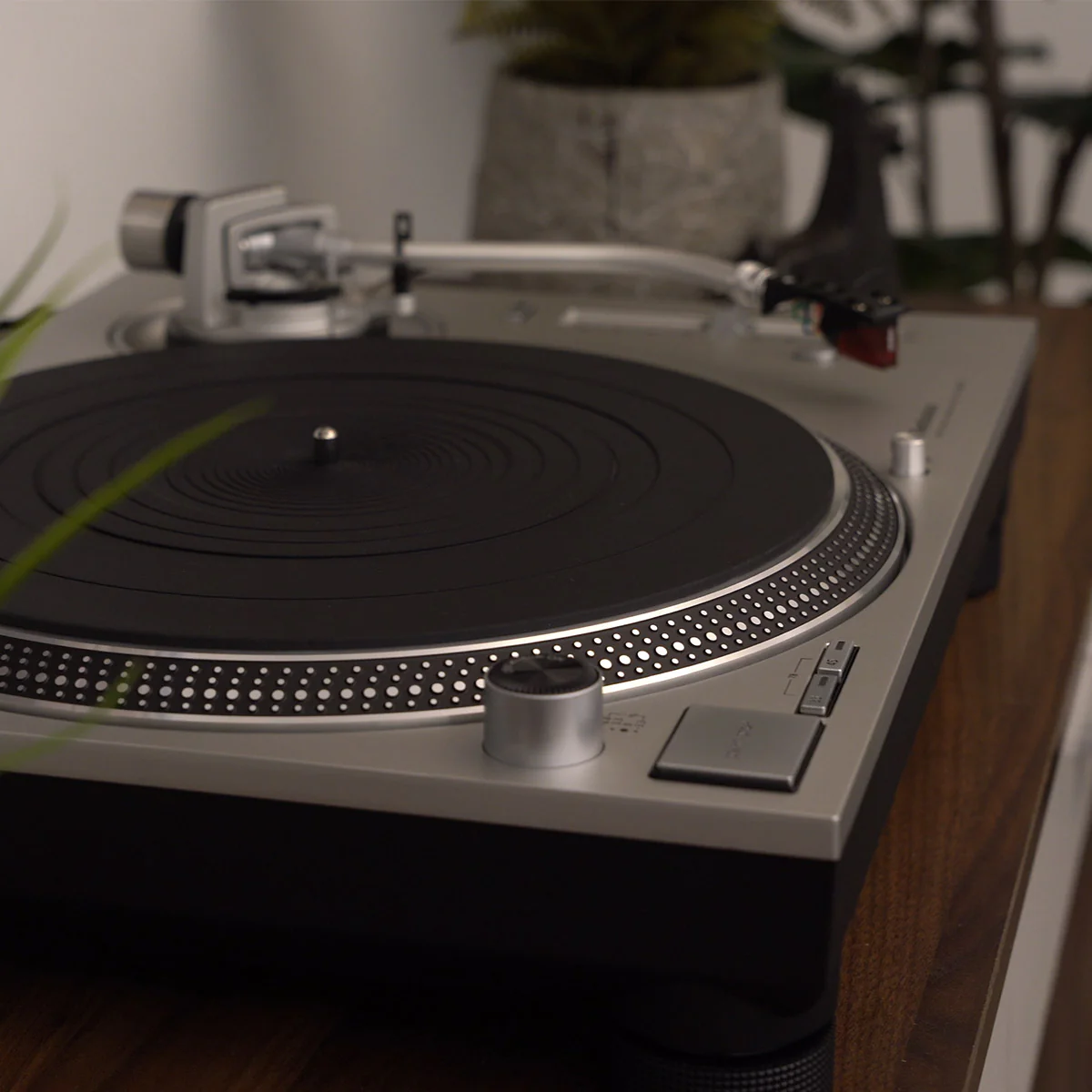 Technics SL-1200GR Single Rotor Coreless Turntable - Image 12