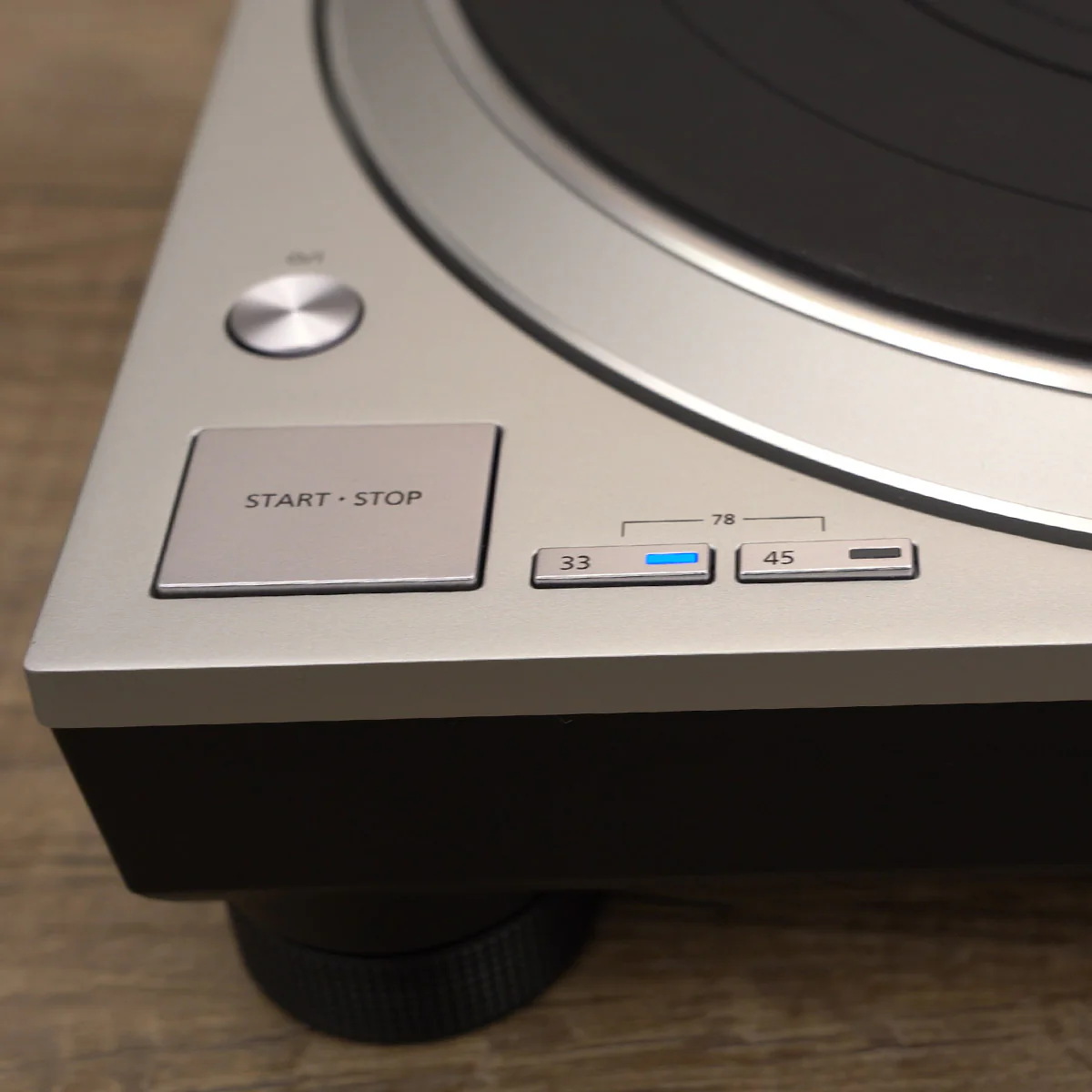 Technics SL-1500C Turntable w/ Built-in Preamp & Cartridge - Image 9